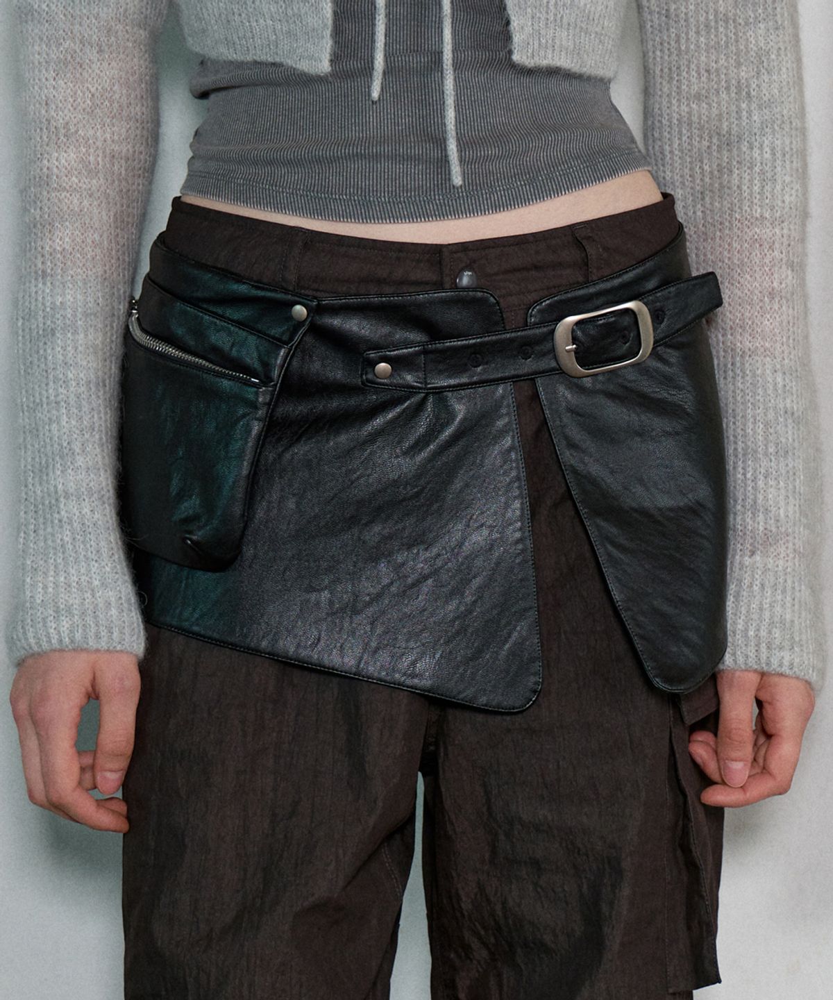 아옵트(AOPT) FAUX LEATHER POCKET BELT SKIRT - BLACK