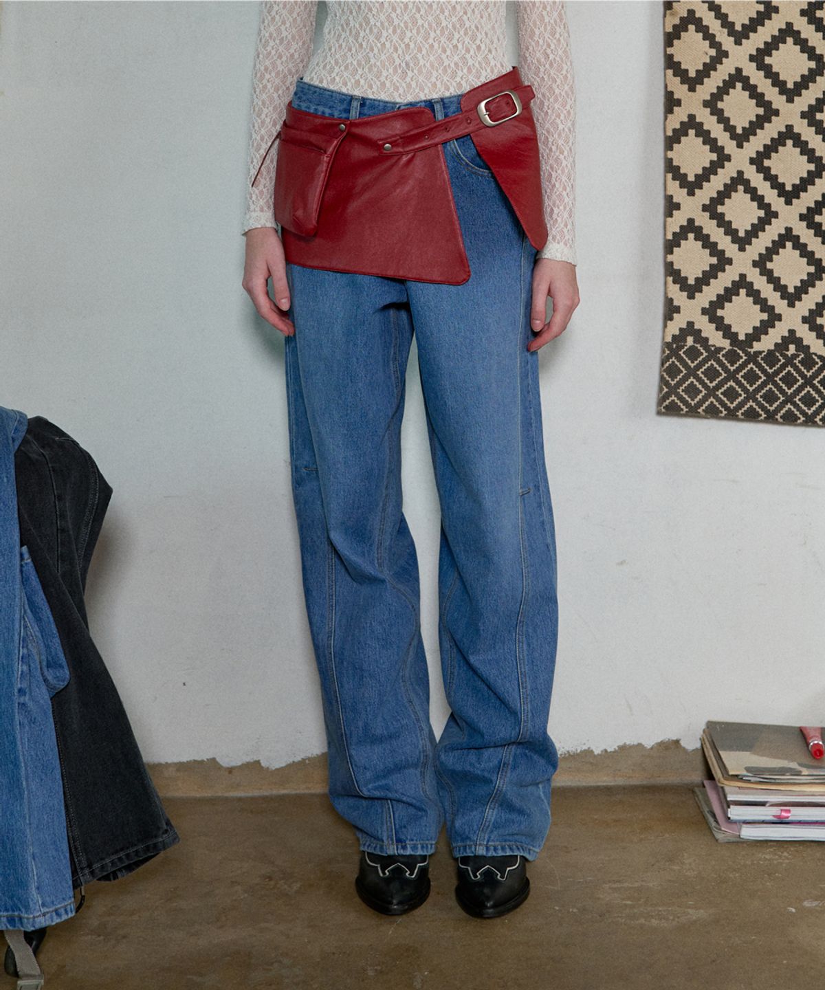 아옵트(AOPT) CURVED PANEL JEANS - BLUE