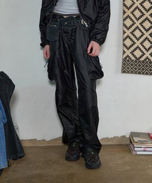 SHIRRING PARACHUTE PANTS - BLACK