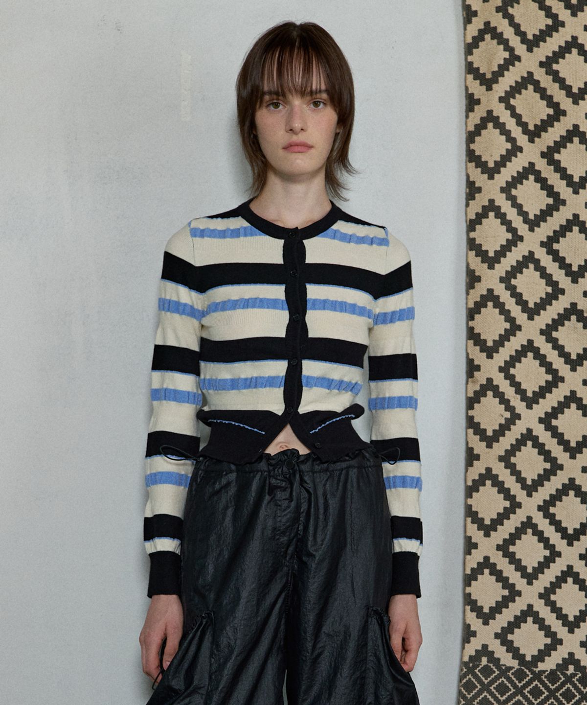 아옵트(AOPT) STRIPE KNIT CARDIGAN - BLACK/SKY