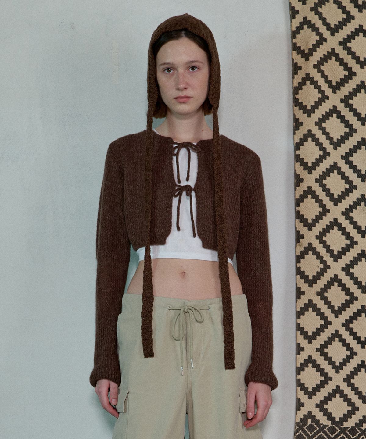 아옵트(AOPT) STRAP CROPPED CARDIGAN - BROWN