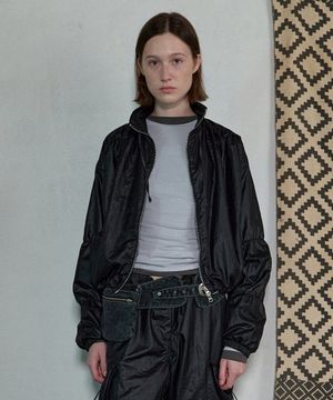 HIGH NECK SHIRRING BLOUSON - BLACK