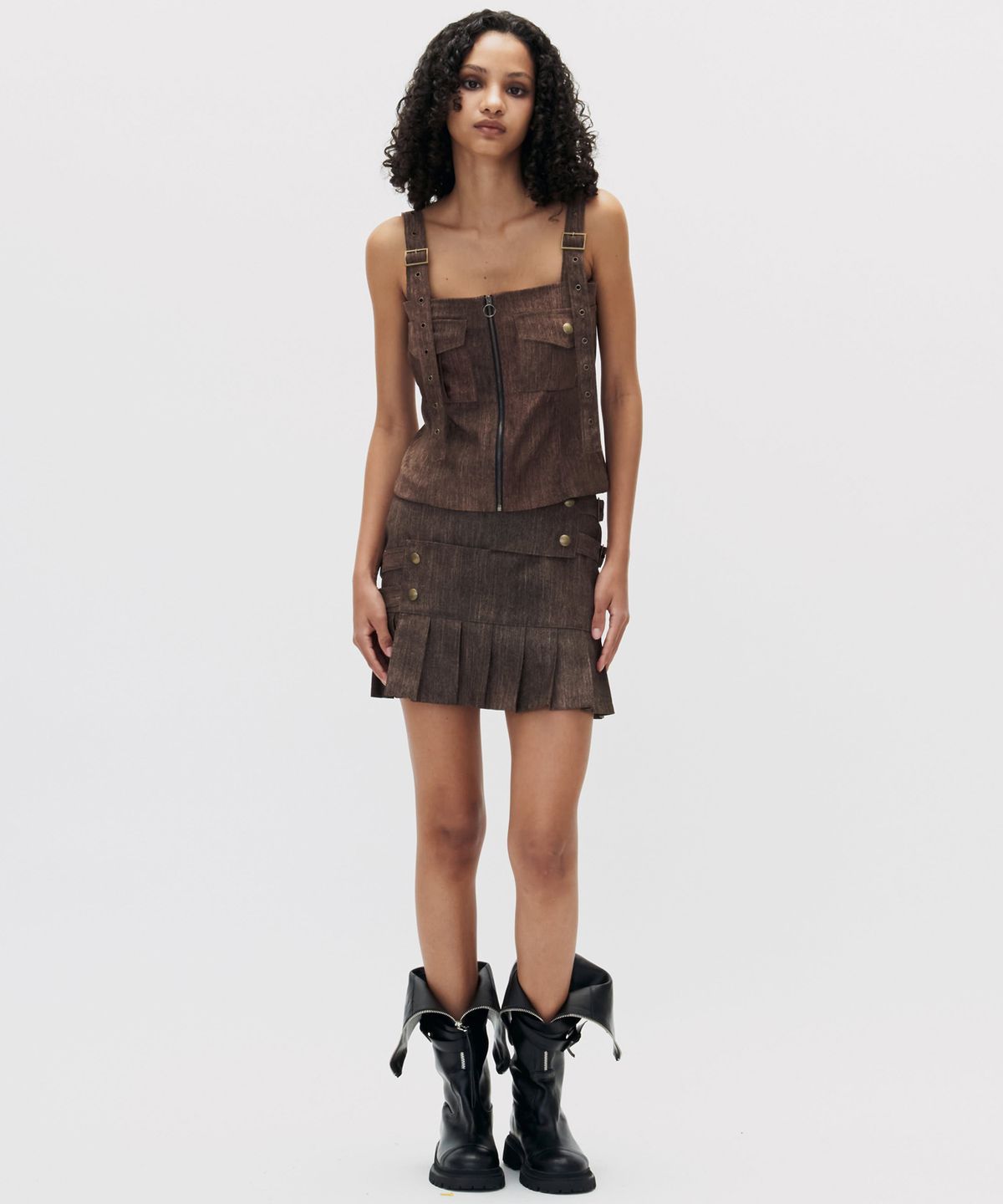 쎄쎄쎄(SETSETSET) SIGNATURE CROSSOVER FAKE DENIM PLEATS SKIRT BROWN
