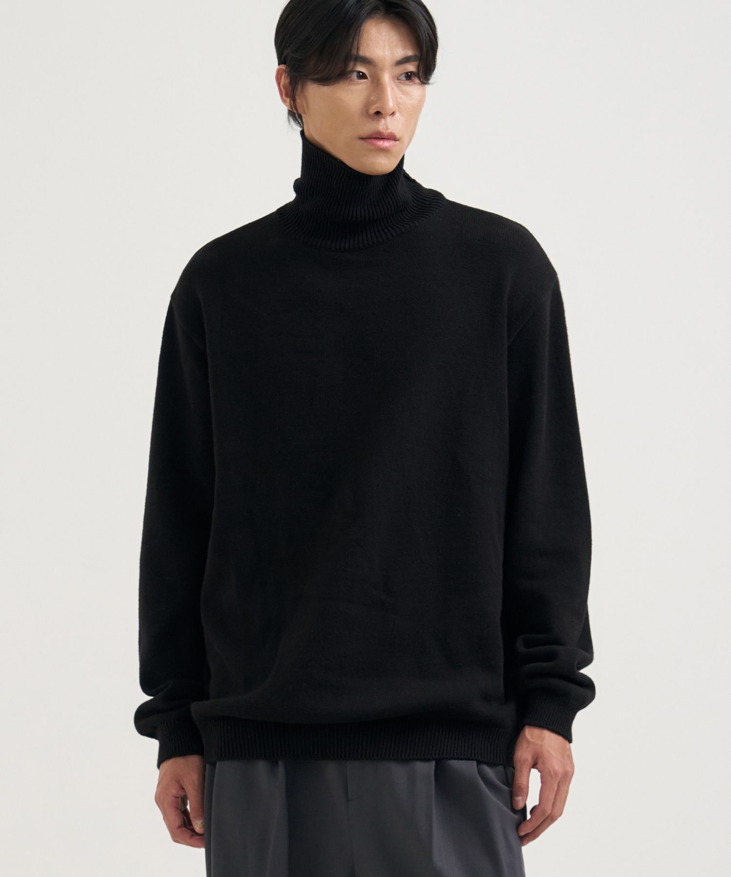 MUSINSA DRAW FIT Turtleneck Pullover Knit T-shirt [BLACK]