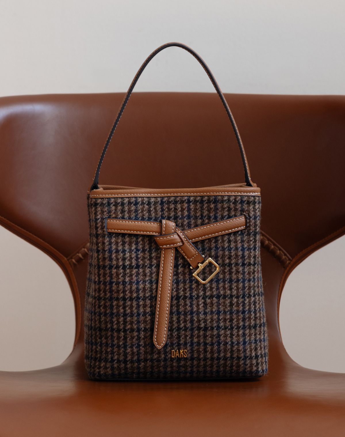 닥스 여성 액세서리(DAKS WOMENS ACCESSORIES) [DD WOOL CHECK] 브라운 DD로고 울 체크 크로스백 DCBA4F991W2