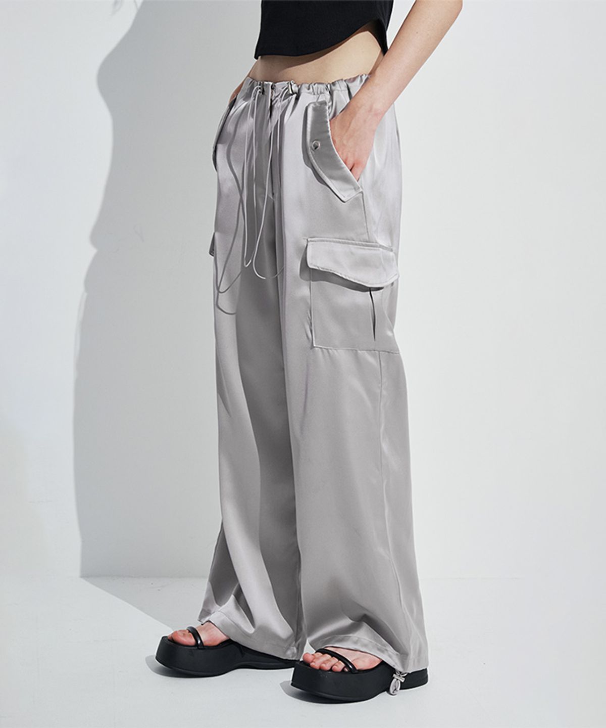 로제프란츠(ROSEFRANTZ) Wide Satin Cargo pants [Gray]