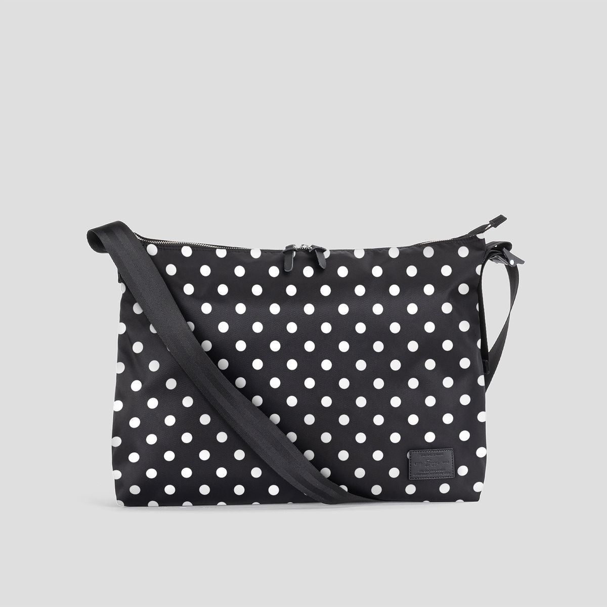 티알브이알(TRVR) Staple Easy Shoulder Polka Dot