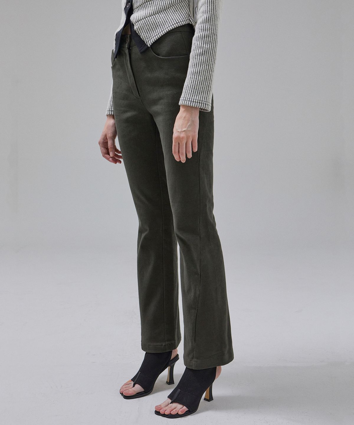 바이탈싸인(VITALSIGN) [LINE] Slit Flare Peach Cotton Pants (2colors)
