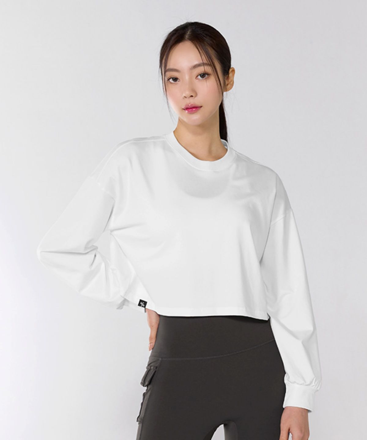 젝시믹스(XEXYMIX) 쿨터치 라이트 커버업 롱슬리브 백아이보리