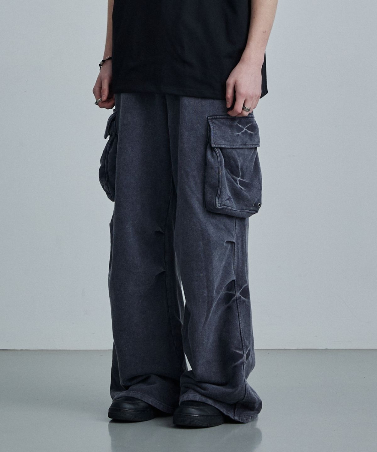 메종미네드(MAISON MINED) PINCH CARGO SWEATPANTS CHARCOAL