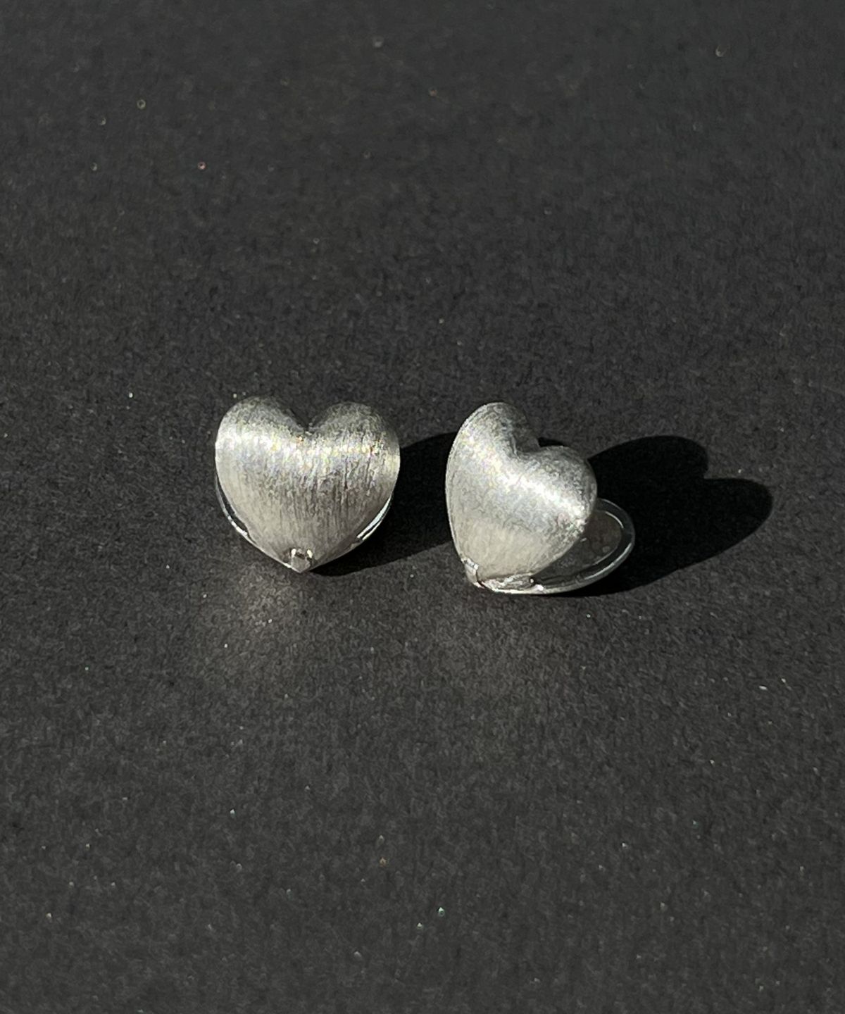 바라두(BARADU) [BARADU 925] Sanding volume heart hoop earrings