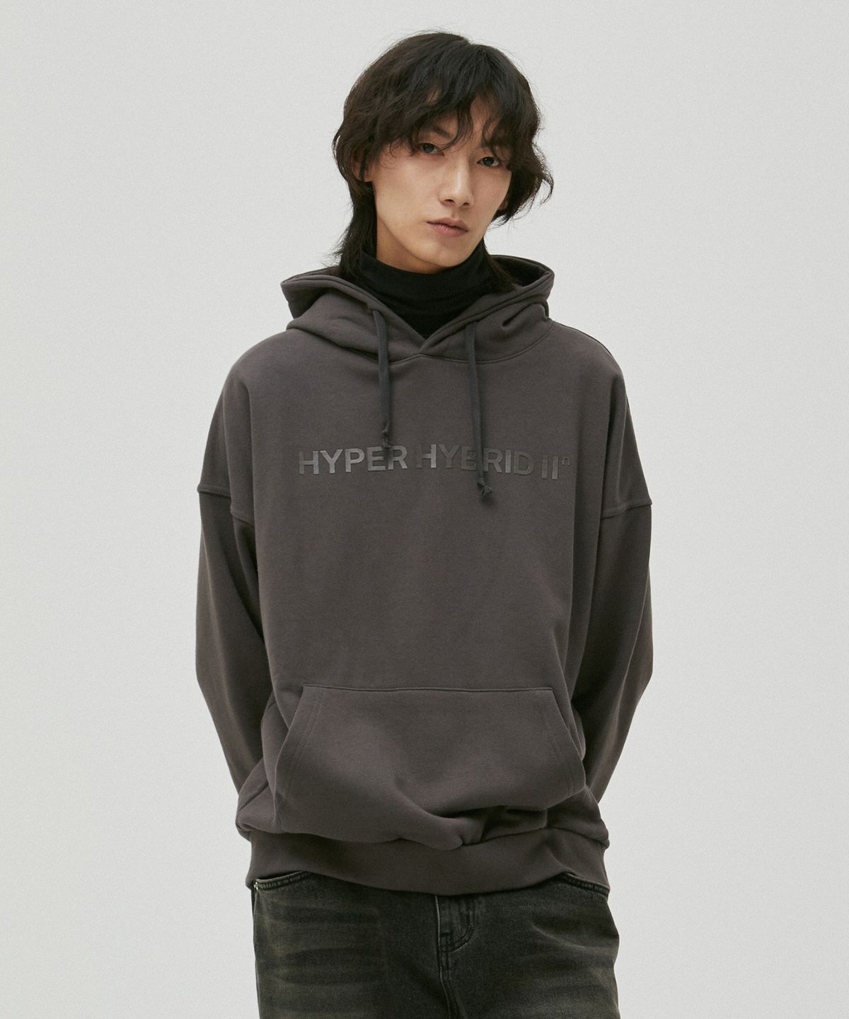 하이투(HYIIⁿ) 크로스 투 스트링 후드티 [차콜 그레이]