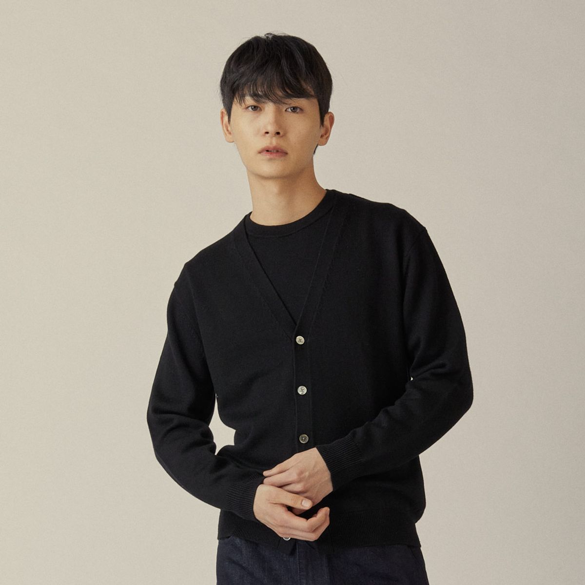 매너그램(MANNERGRAM) [비엘라얀 이태리 수입원사] 비엘라얀 버진울100 가디건 블랙