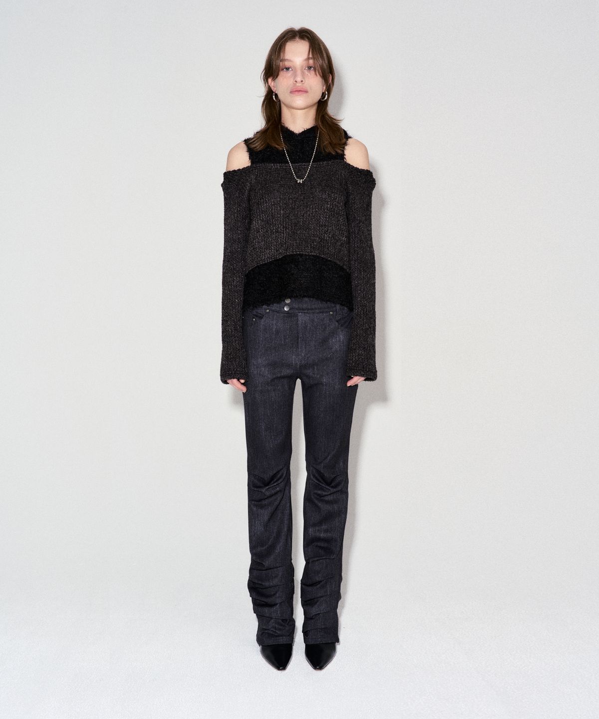 데비어퍼(DEBBY UPPER) AVEN STRAIGHT TUCK PANTS_BLACK
