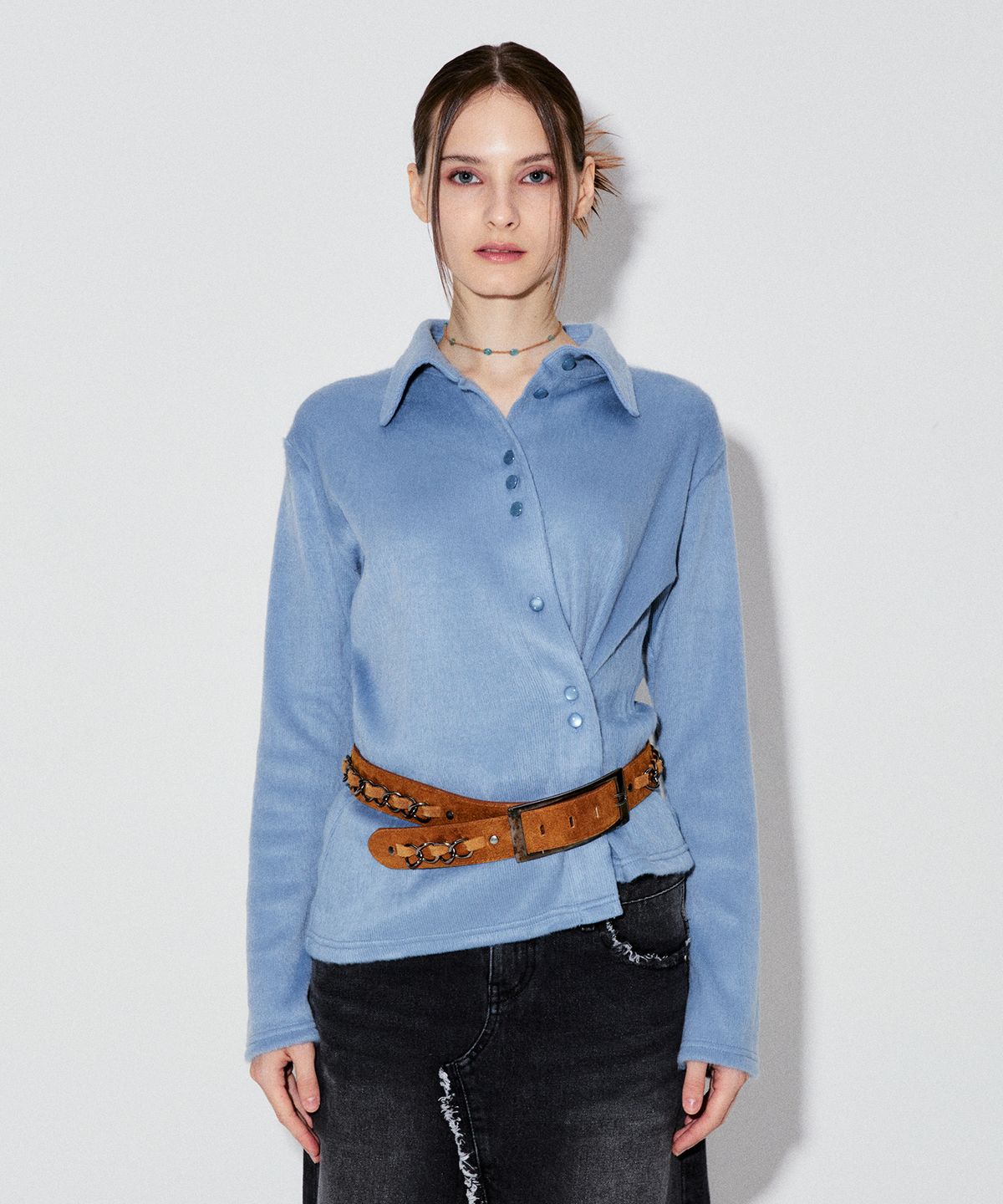 데비어퍼(DEBBY UPPER) ARWEN HAIRY SLIT SHIRT_SKY BLUE