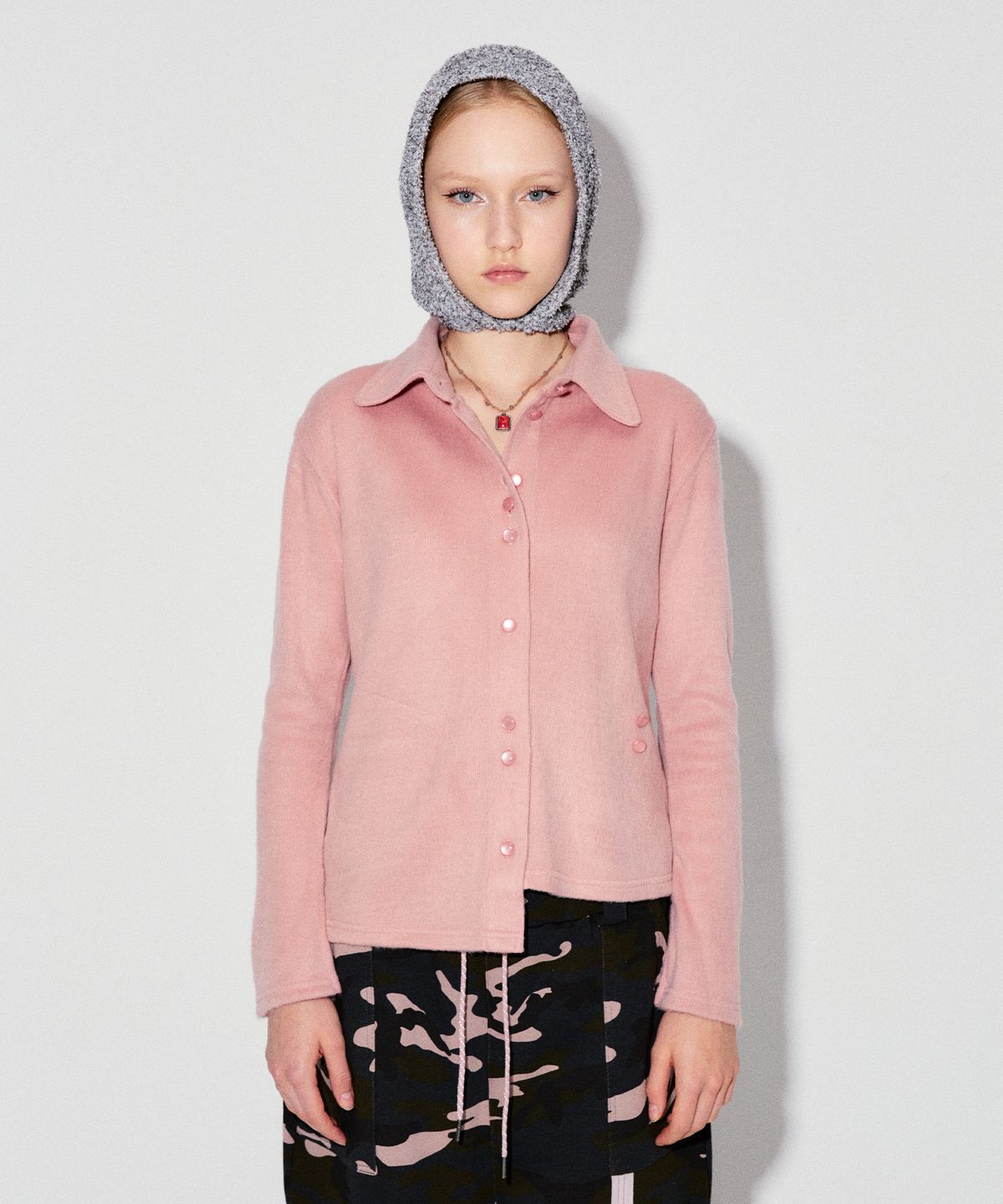 데비어퍼(DEBBY UPPER) ARWEN HAIRY SLIT SHIRT_PINK