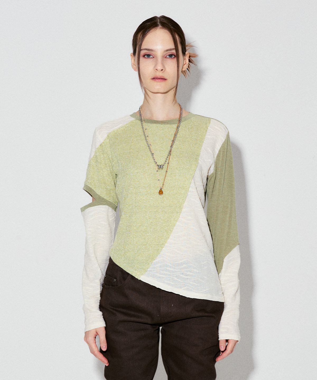 데비어퍼(DEBBY UPPER) CLARA ASYMMETRY CUT OUT TOP_LIME
