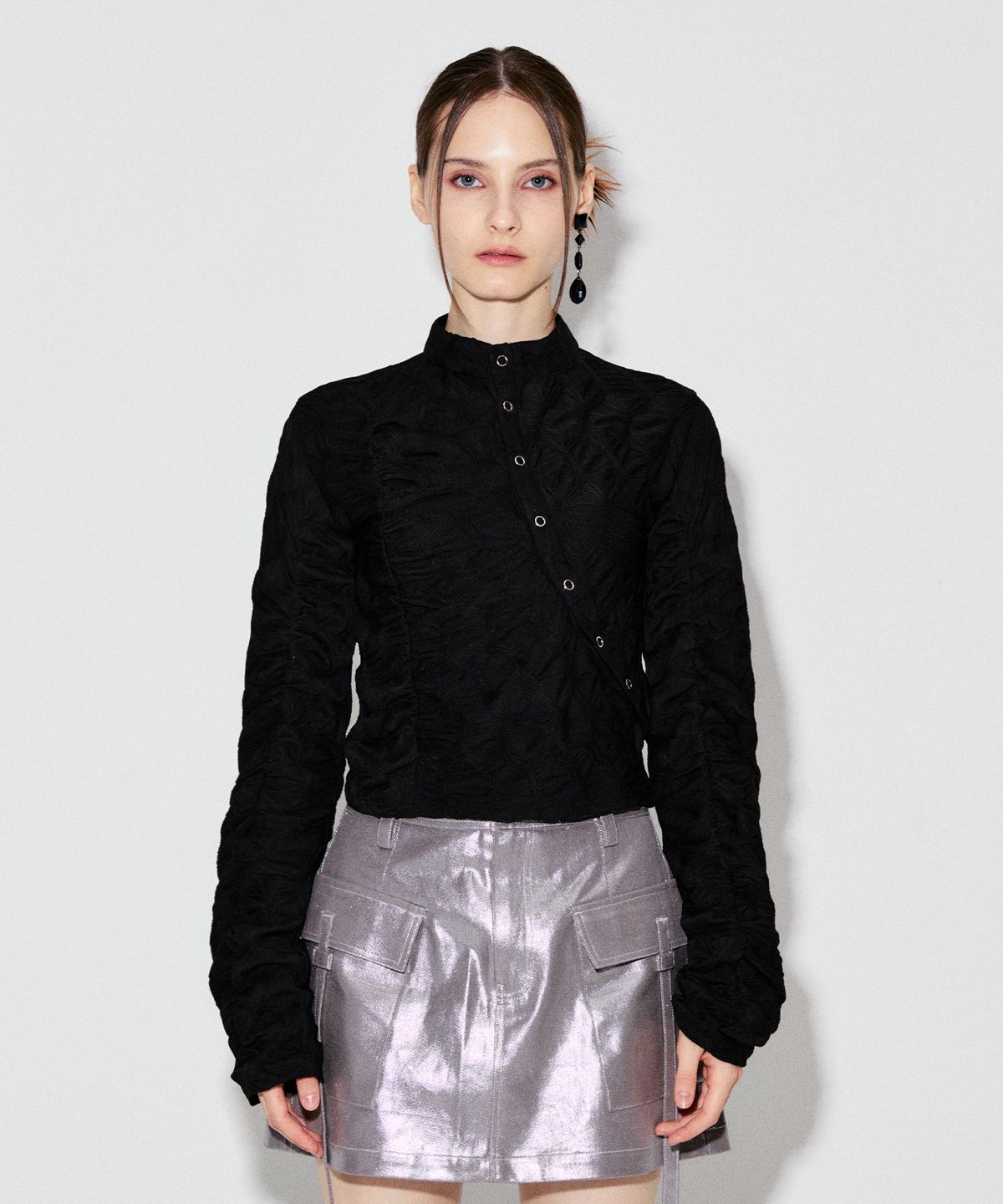 데비어퍼(DEBBY UPPER) RIRI WRIGGLY SHIRRING TOP_BLACK