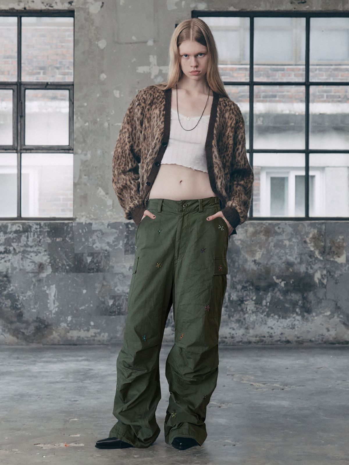 에즈이프 캘리(ASIF CALIE) FLOWER MILITARY CARGO PANTS KHAKI