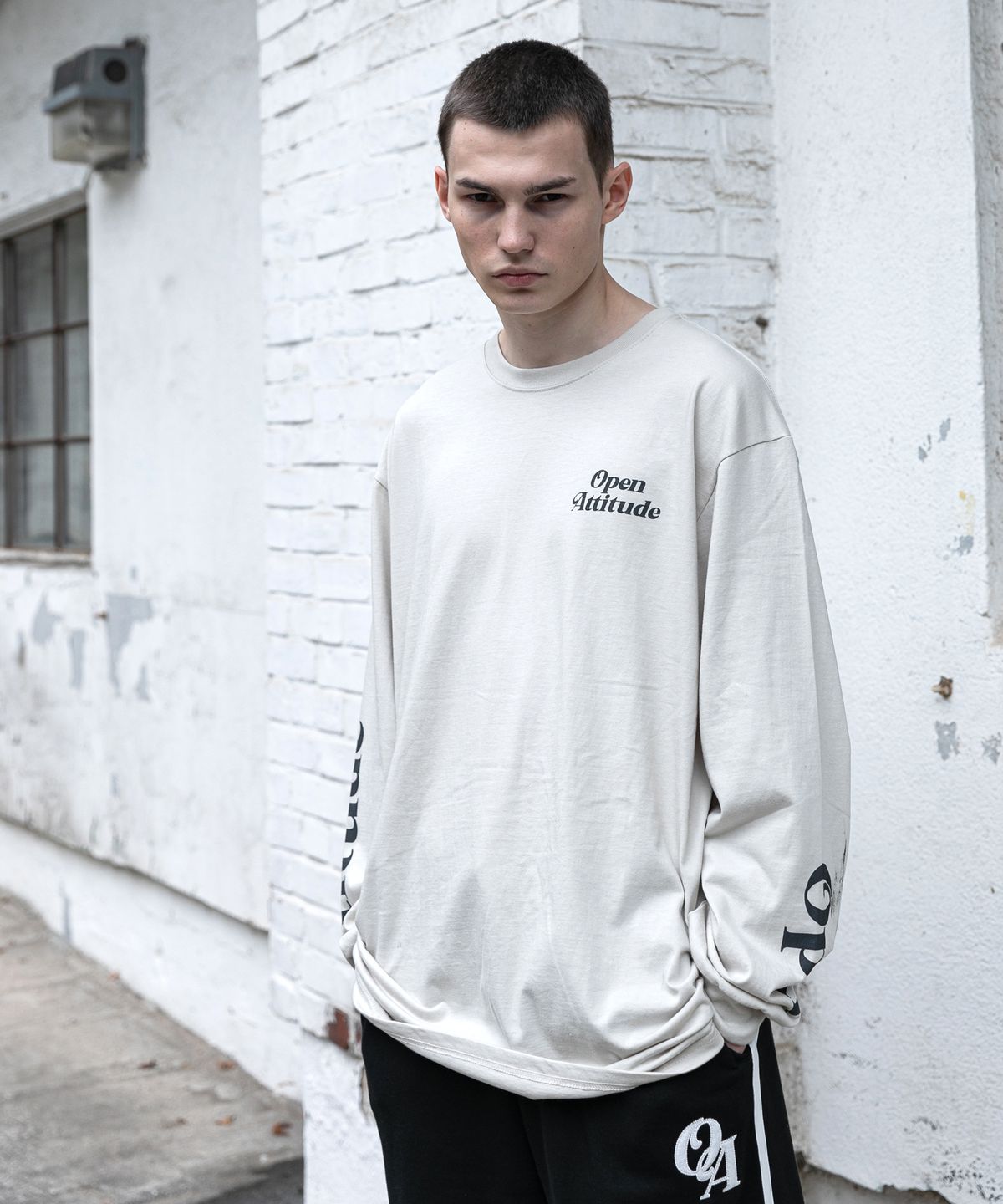 오픈 에티튜드(OPEN ATTITUDE) ATTITUDE LETTERING LONG SLEEVE-FRENCH GRAY(에티튜드 레터링 긴팔티-프렌치 그레이)
