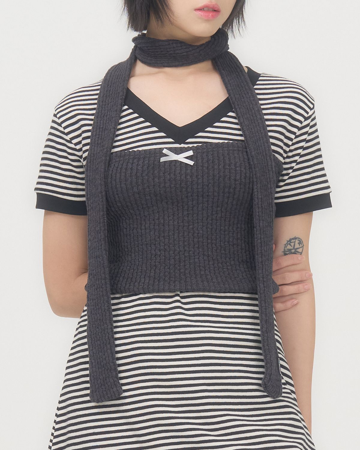 지제뮤지엄(ZIZEMUSEUM) RIBBON KNIT TUBE TOP (CHARCOAL)
