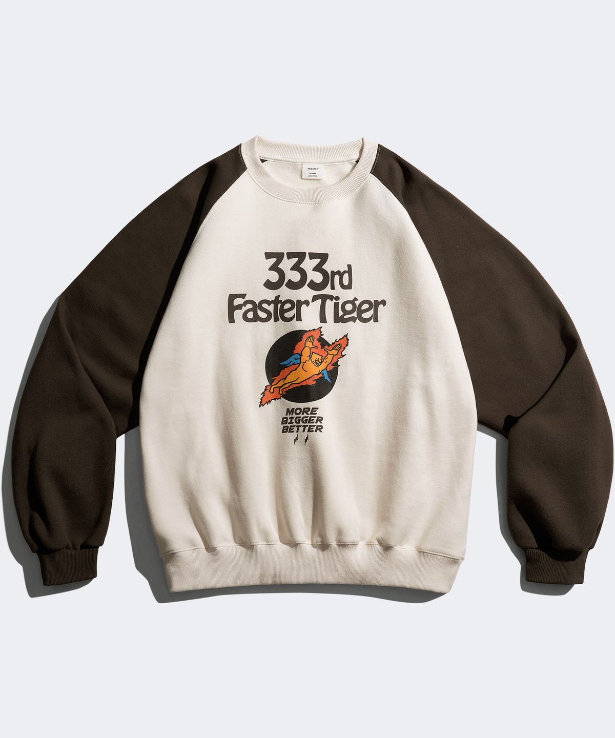 퍼스텝(PERSTEP) 플라이 타이거 맨투맨 아이보리/브라운 SMMT4590