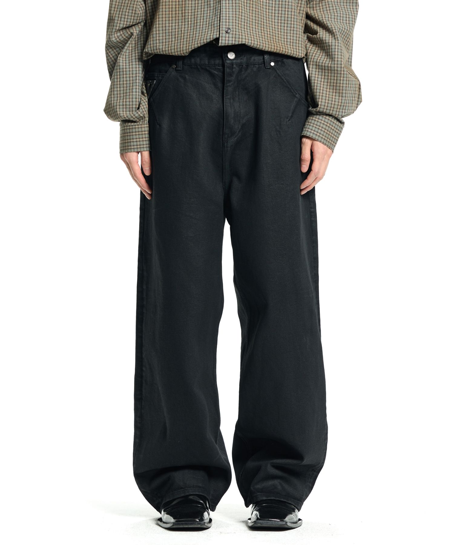 MUSINSA公式 | VONVAT Black Coated Wide-Leg Jeans
