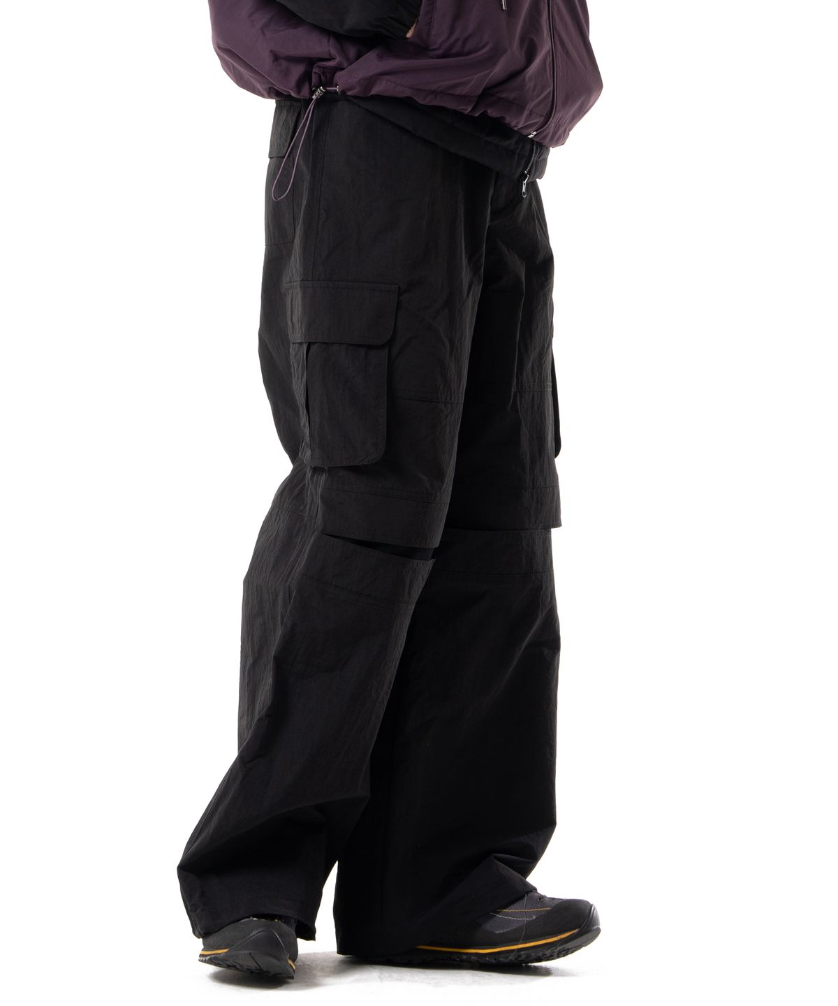 아캄(AAKAM) Stretched Knee Slit Cargo Pants (Black)