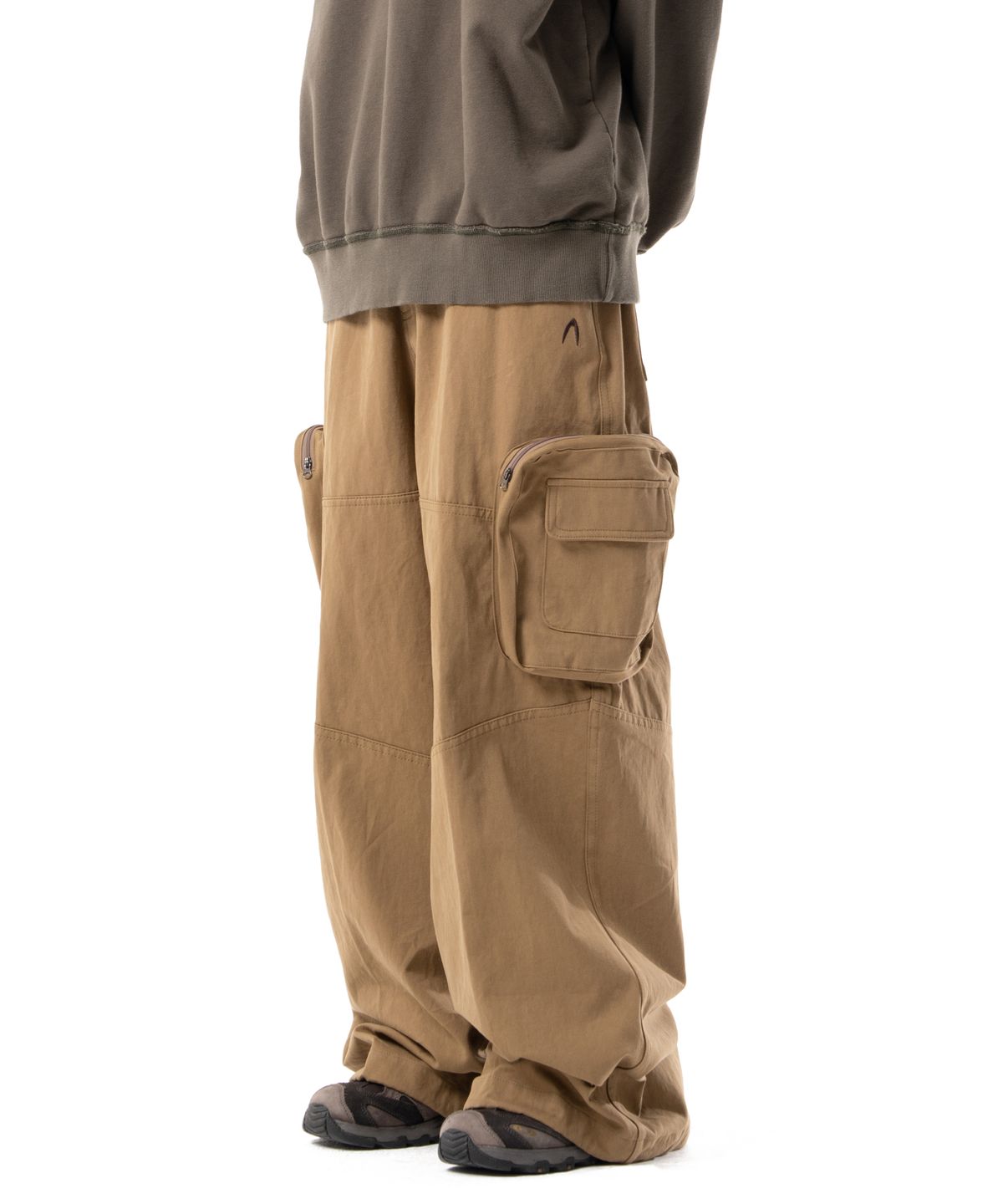 아캄(AAKAM) Zip Cargo Pocket Pants (Desert Sand)