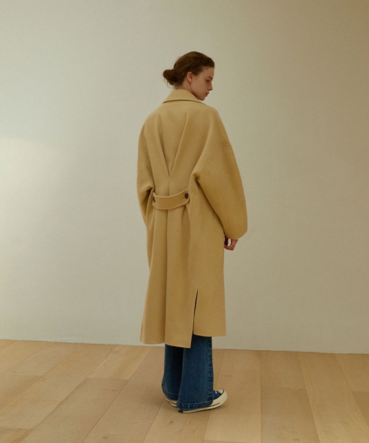 그린버터(GREENBUTTER) [handmade] Belted Slit Wool Coat (Beige)