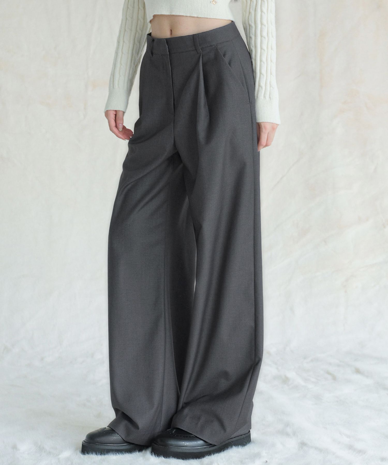 MUSINSA | AVANDRESS One-Tuck Slacks 100 GRAY