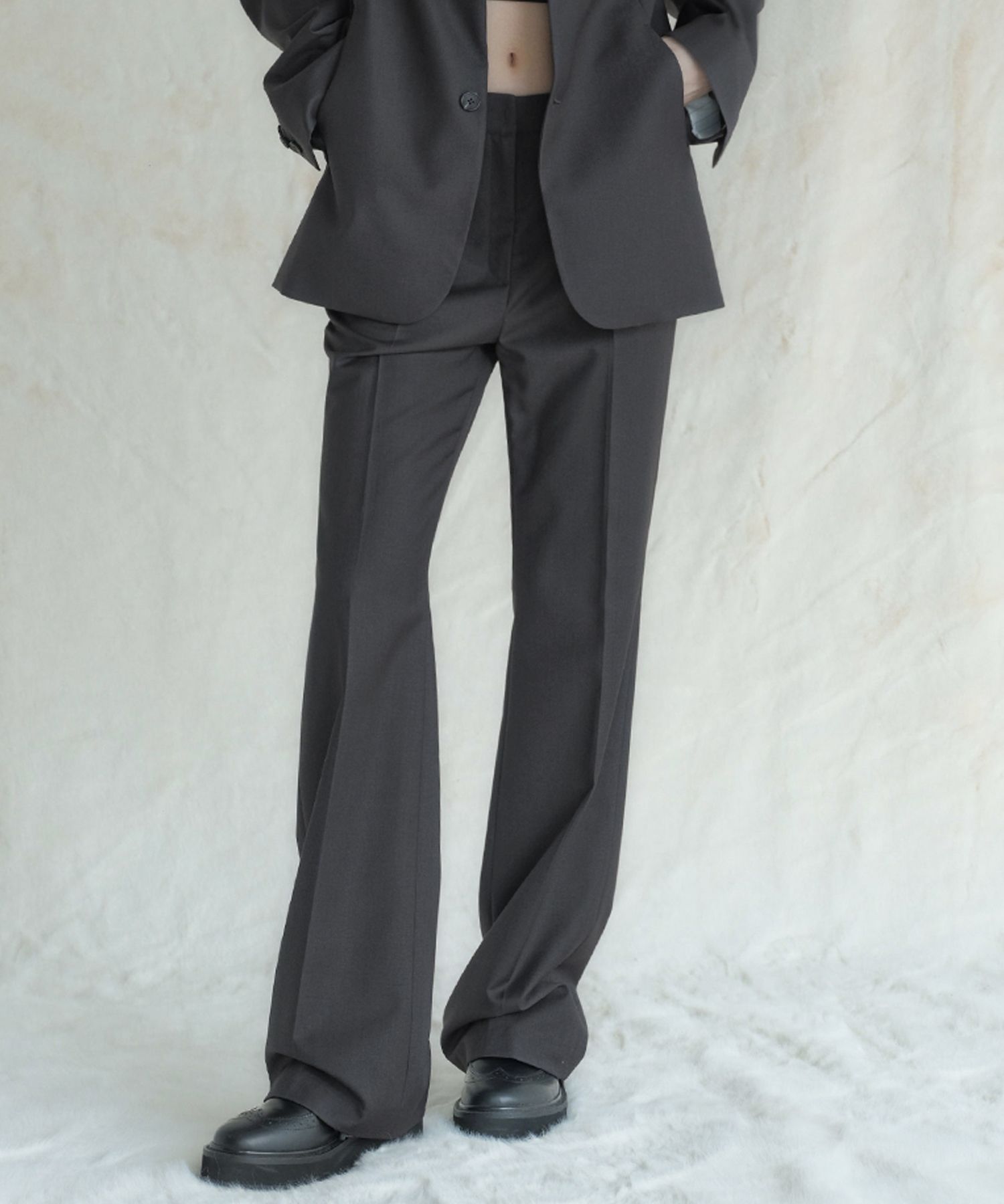 パンツ AVANDRESS Semi Bootscut Slacks 102 CHARCOAL ameztu articulated pants schoeller dryskin black – enfin levé