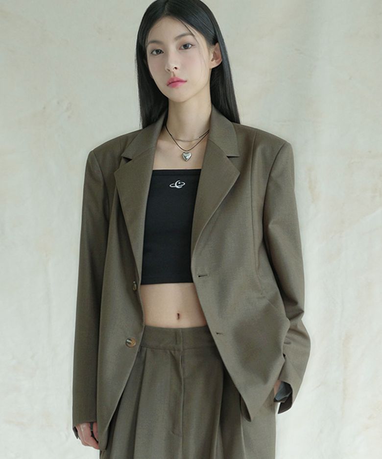 커브드 투버튼 블레이저 올리브
