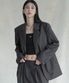 커브드 투버튼 블레이저 차콜