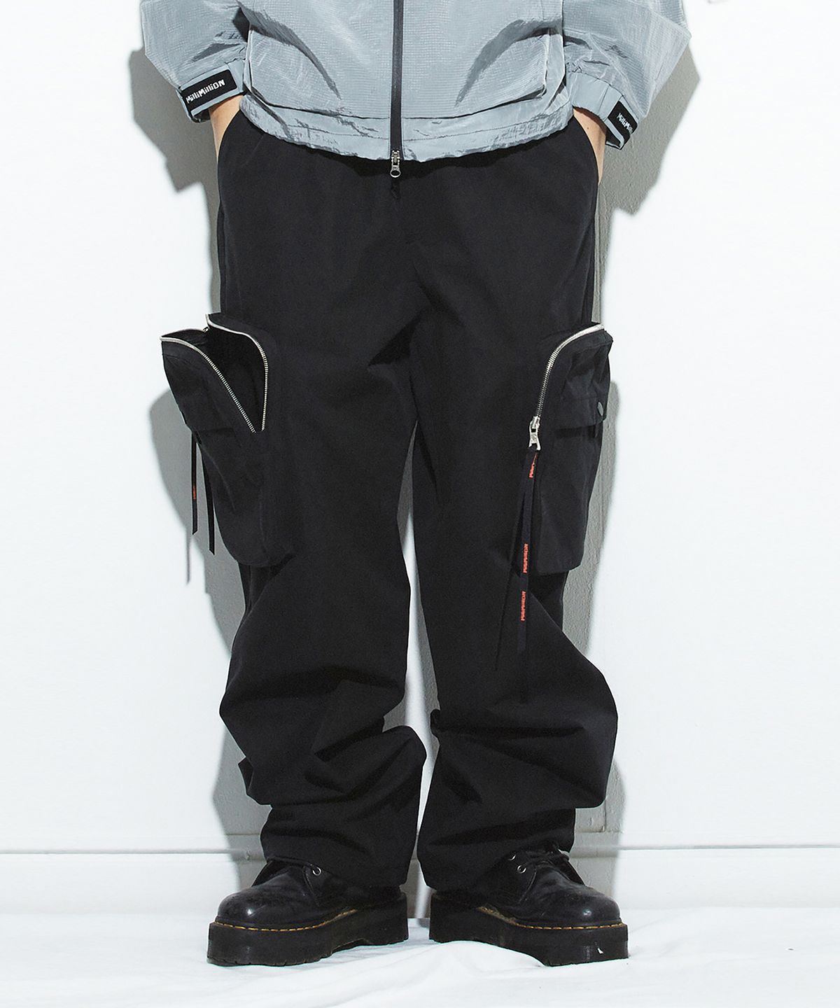 밀리밀리언(MILLIMILLION) BASALT BIG POCKET CARGO PANTS B04-BLACK