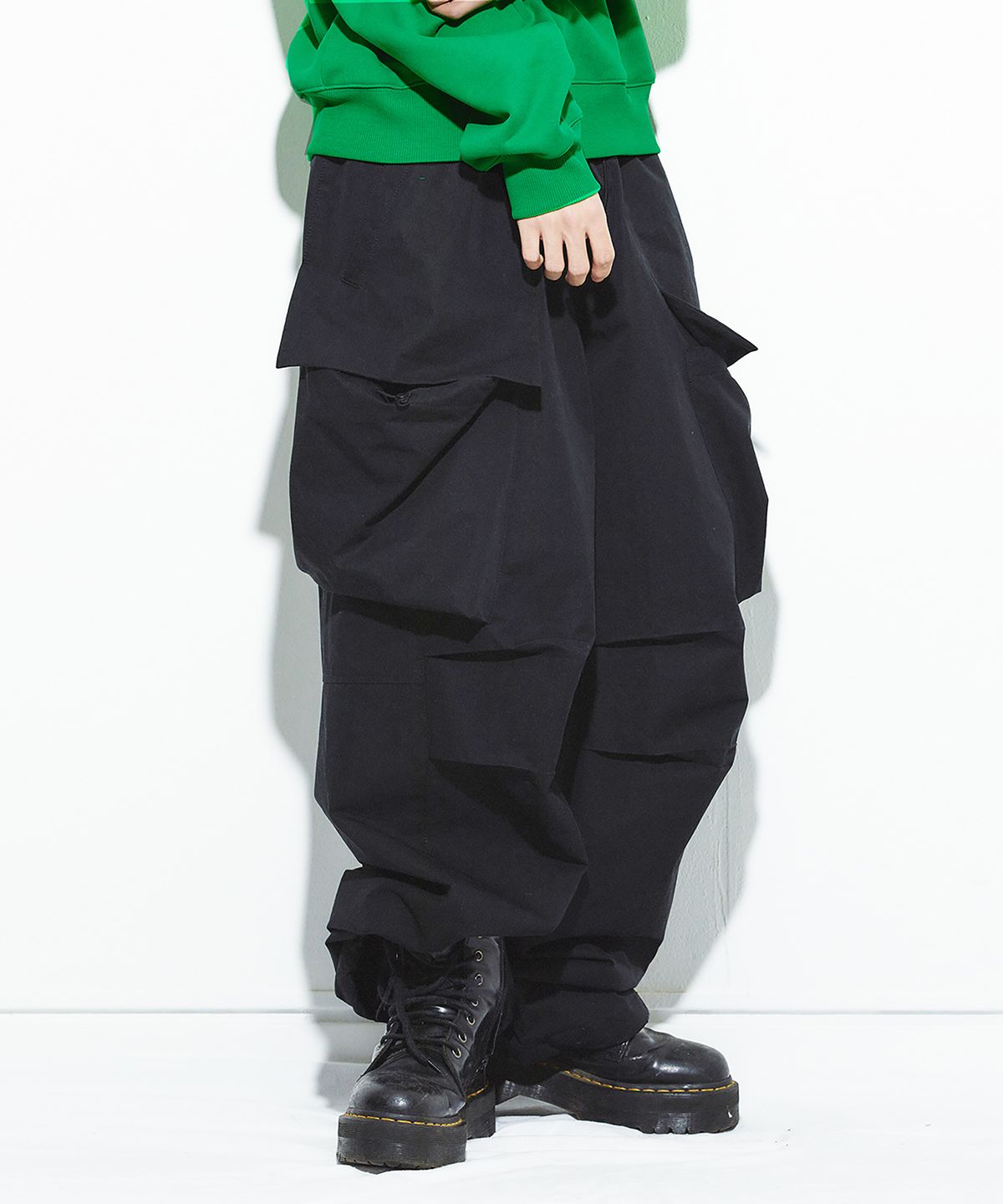 밀리밀리언(MILLIMILLION) BASALT UNIQUE DETAIL PANTS B05