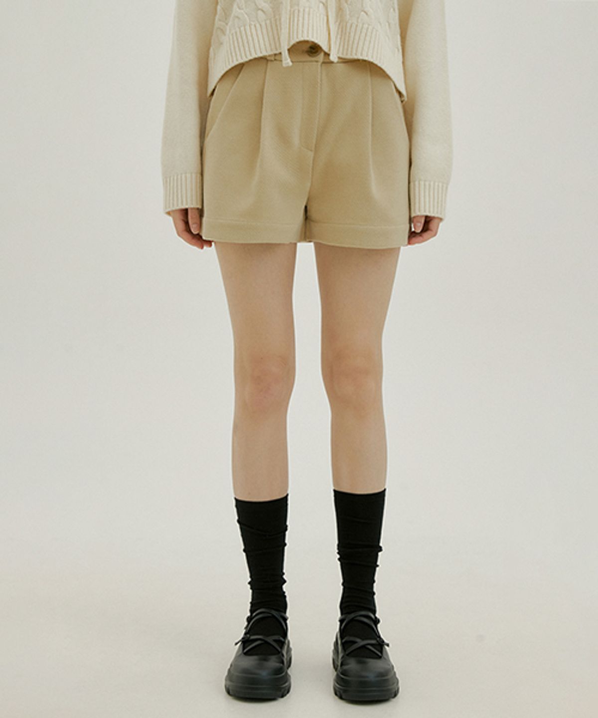 모어댄라이크(MORE THAN LIKE) WOOL SHORTS PANTS - BEIGE