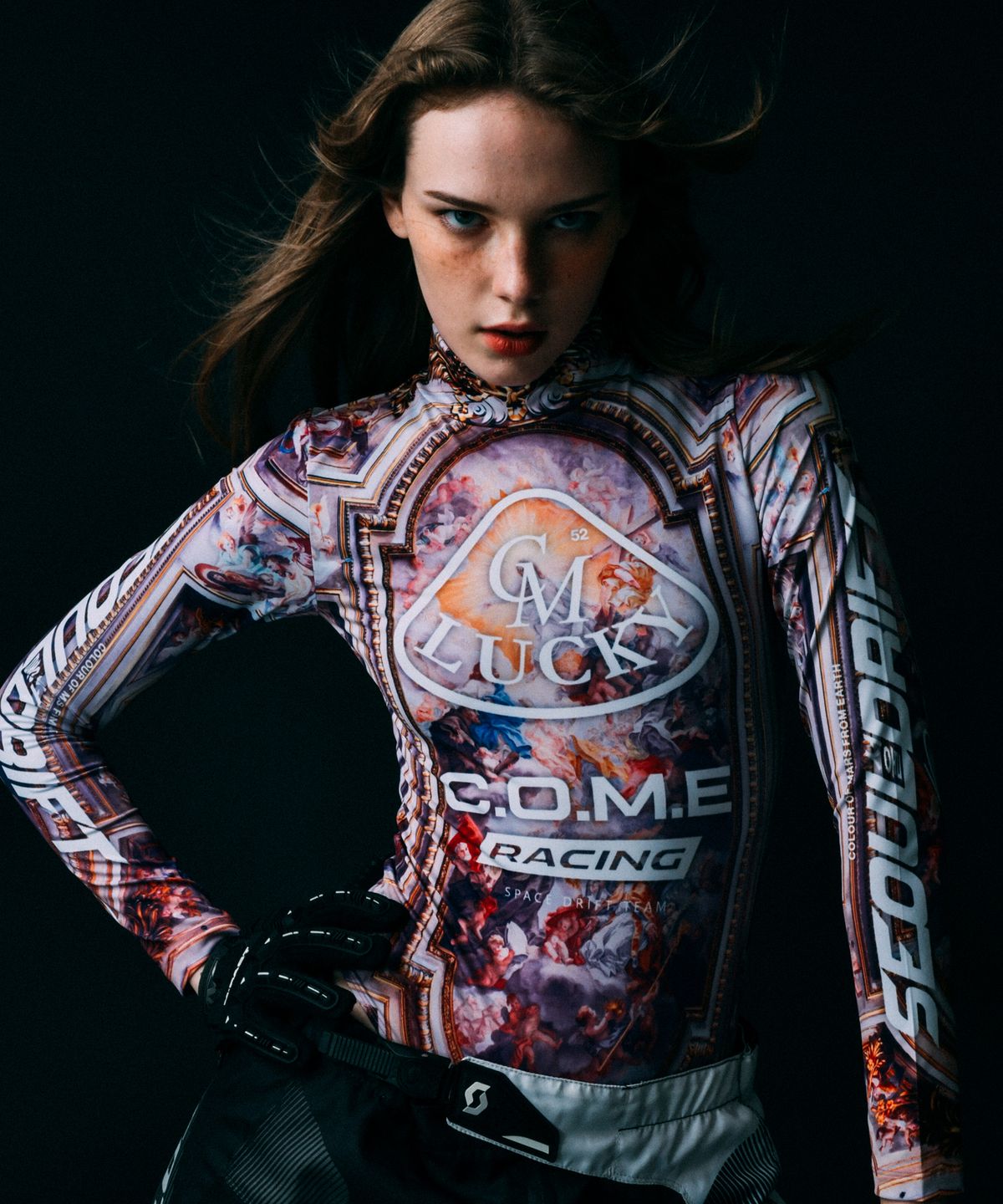씨오엠이(COME) [WOMEN] High-neck Racing Bodysuit (Pink)