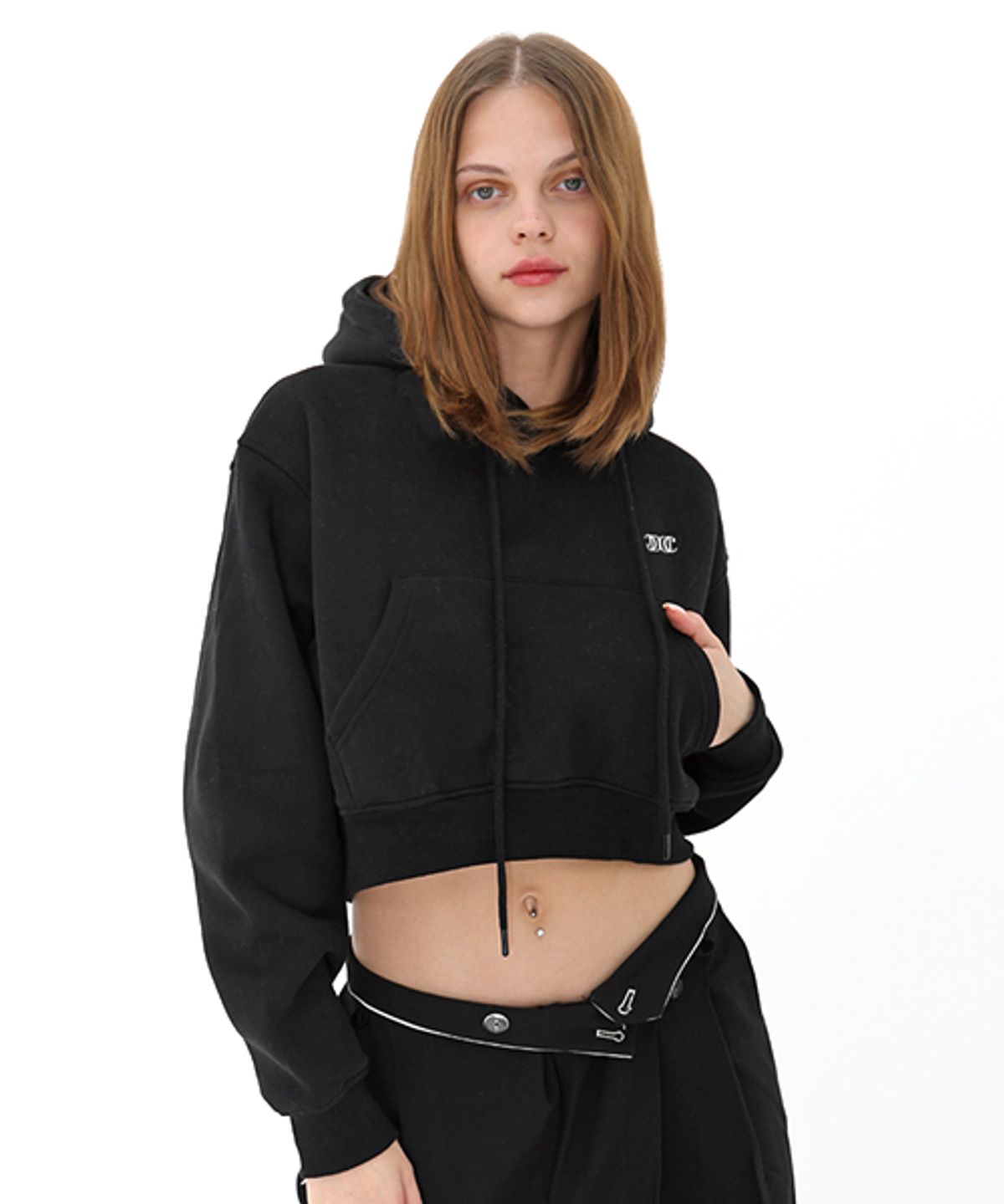 데미지니모닉(DAMAGE MNEMONIC) 기모 로고 크롭 블랙 후드티셔츠 _ Fleece Logo Crop Black TS