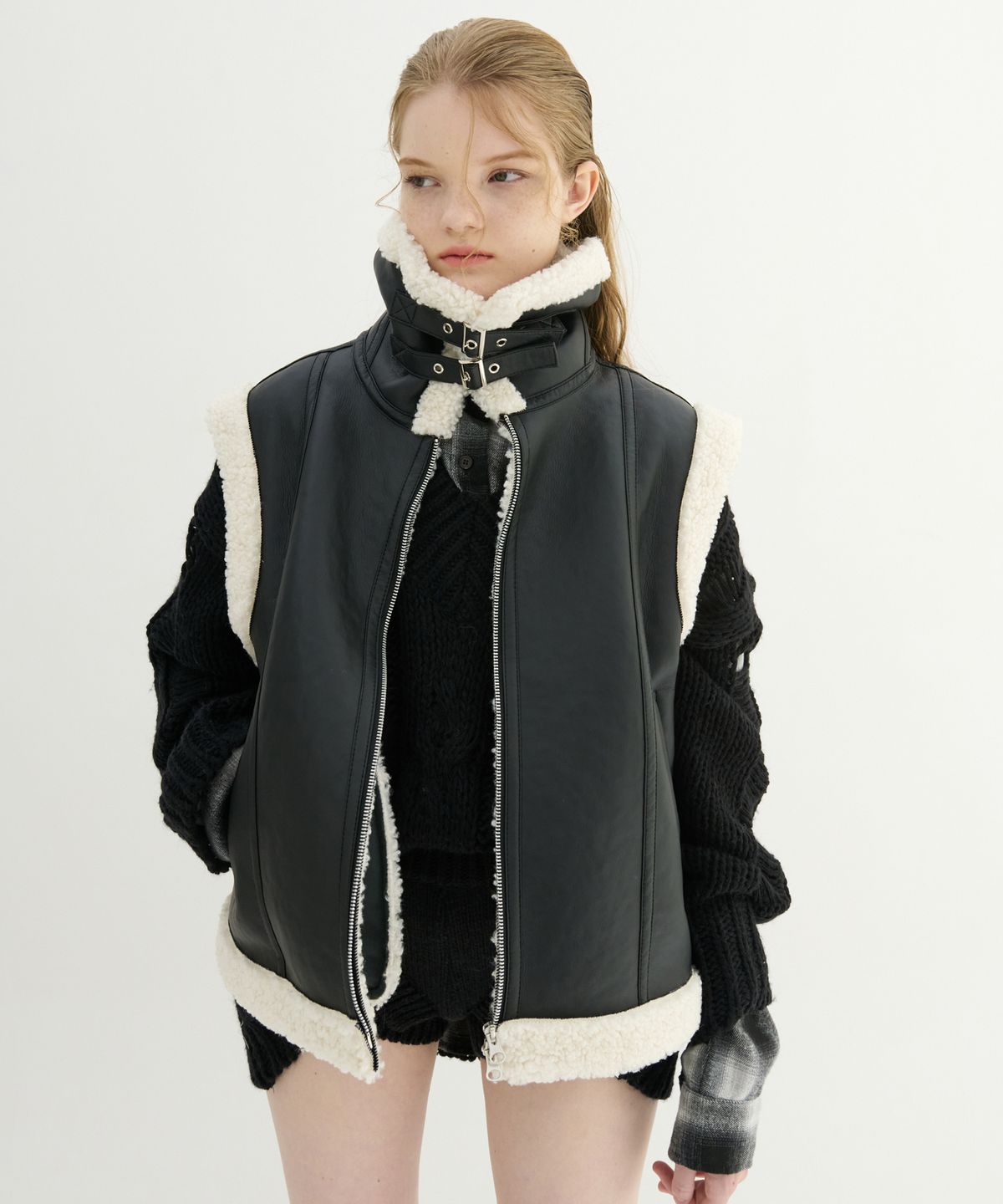 비콰이엇(B QUIET) SOFT FAUX SHEARING TRIMMING VEST_BLACK IVORY