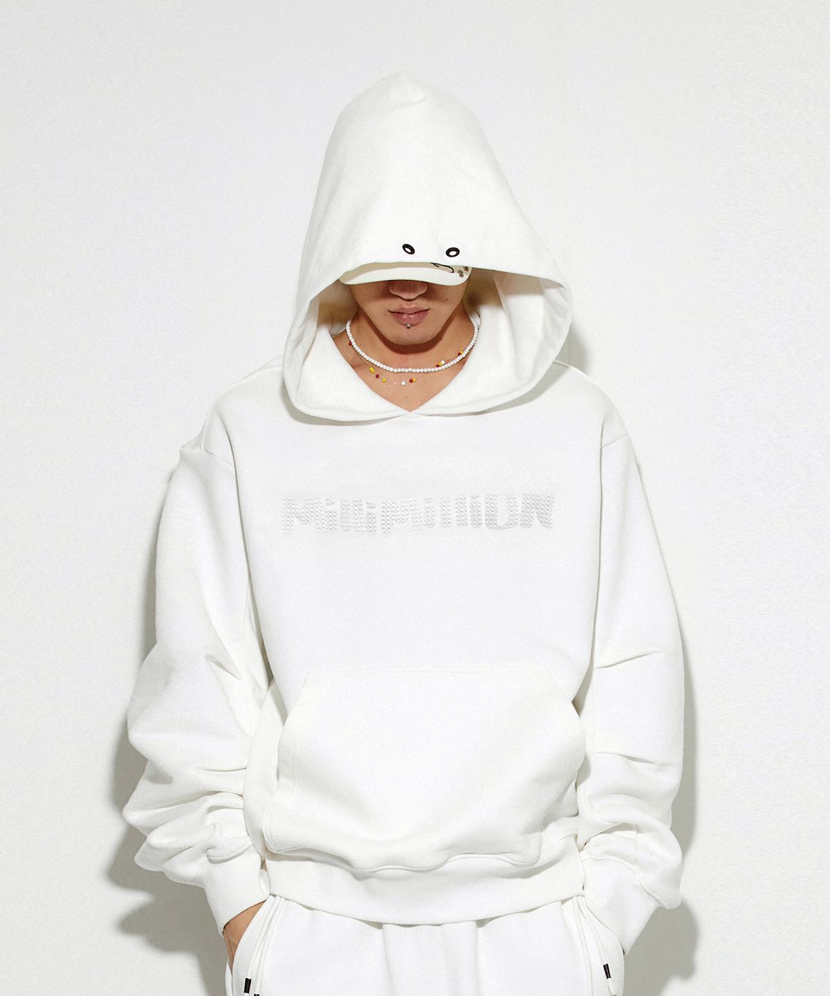 밀리밀리언(MILLIMILLION) COBBLESTONE SIGNATURE HOODY T10-WHITE