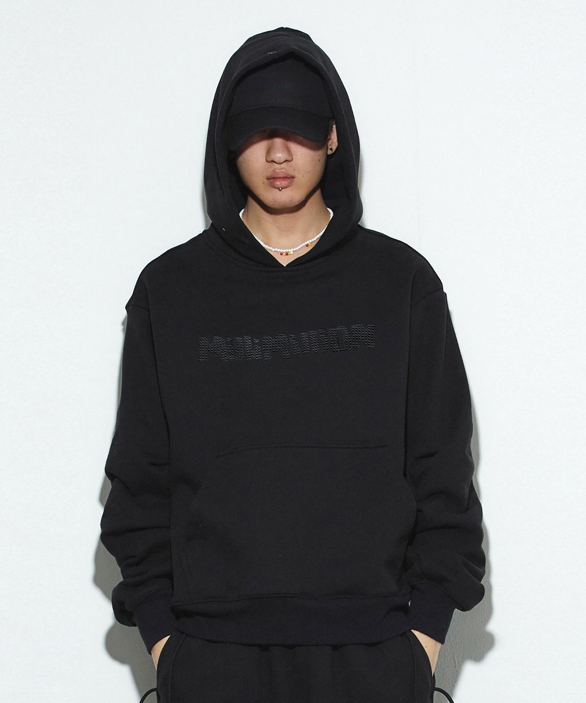밀리밀리언(MILLIMILLION) COBBLESTONE SIGNATURE HOODY T10-BLACK