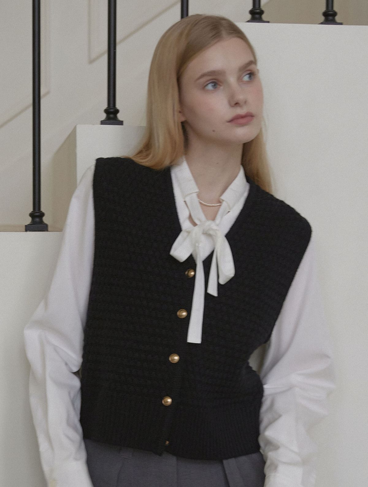 논로컬(NONLOCAL) Tweed Goldish Knit Vest - Black