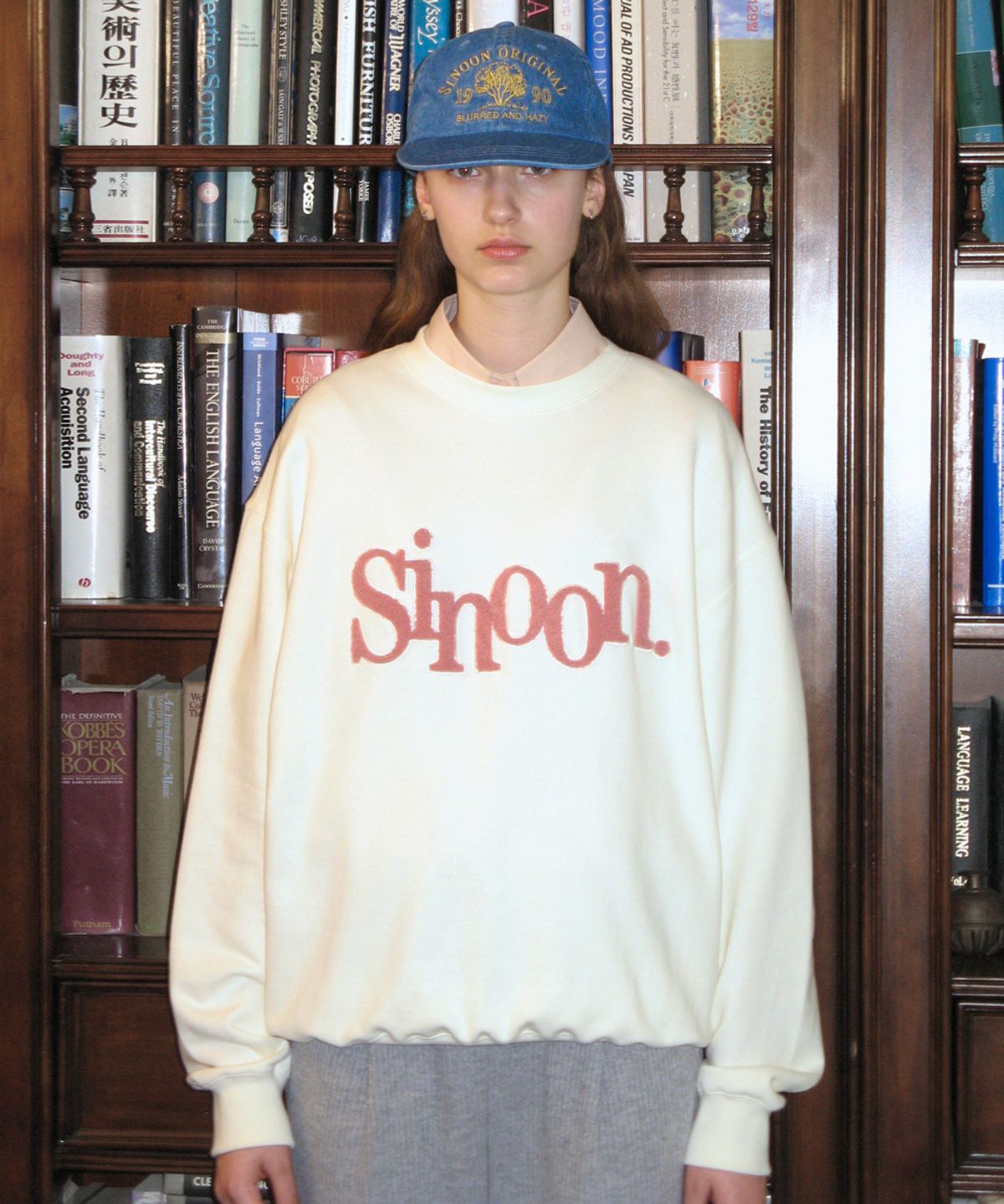 시눈(SINOON) BOUCLE LOGO SWEATSHIRT (IVORY)