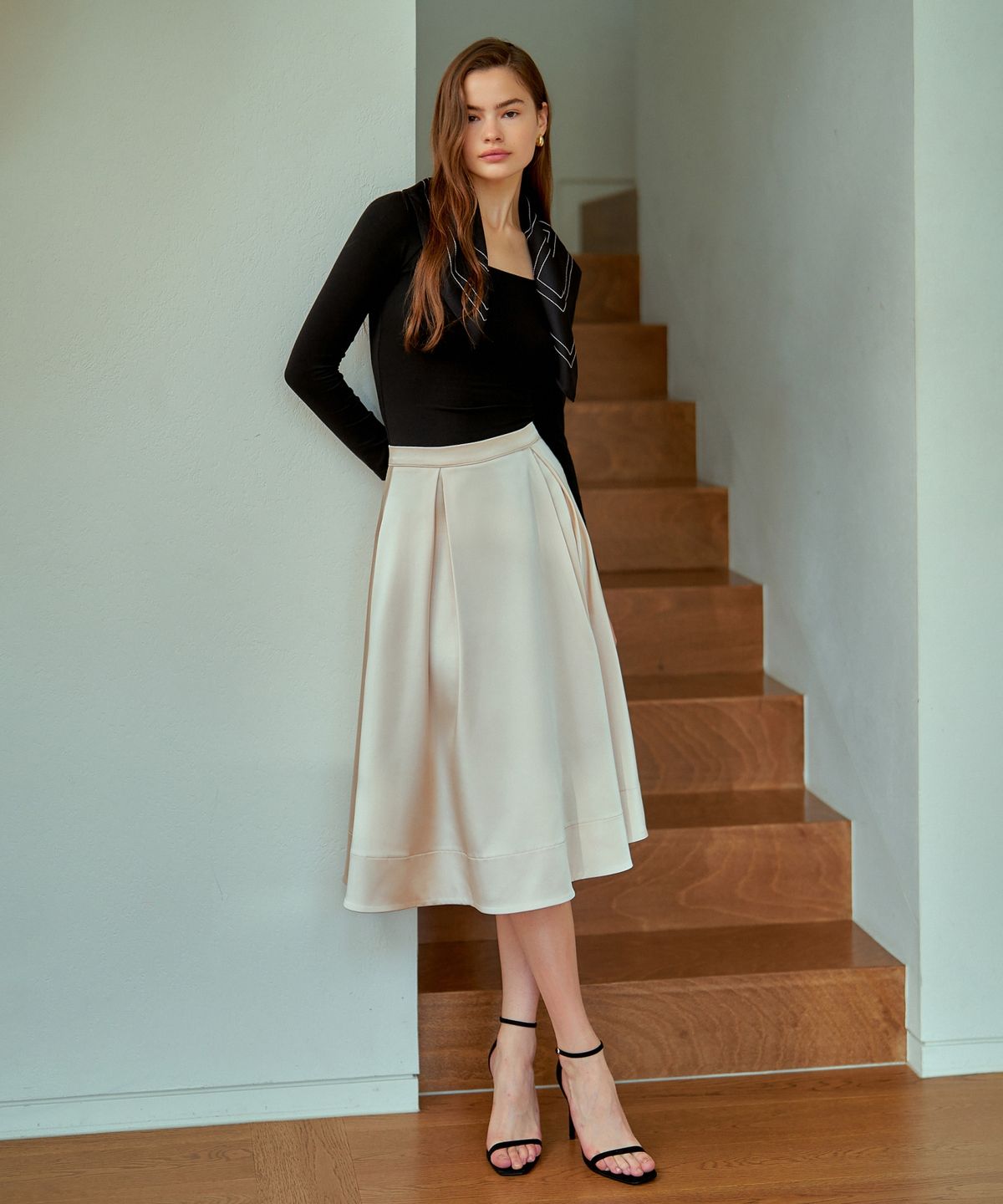 레트흐드레뚜왈(LETTRE DE LE TOILE) Liv flare midi skirt (cream)