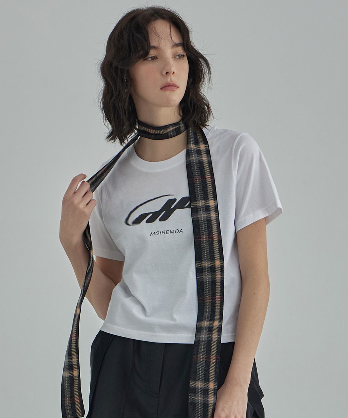 무아르모아(MOIREMOA) MM crop tee-white