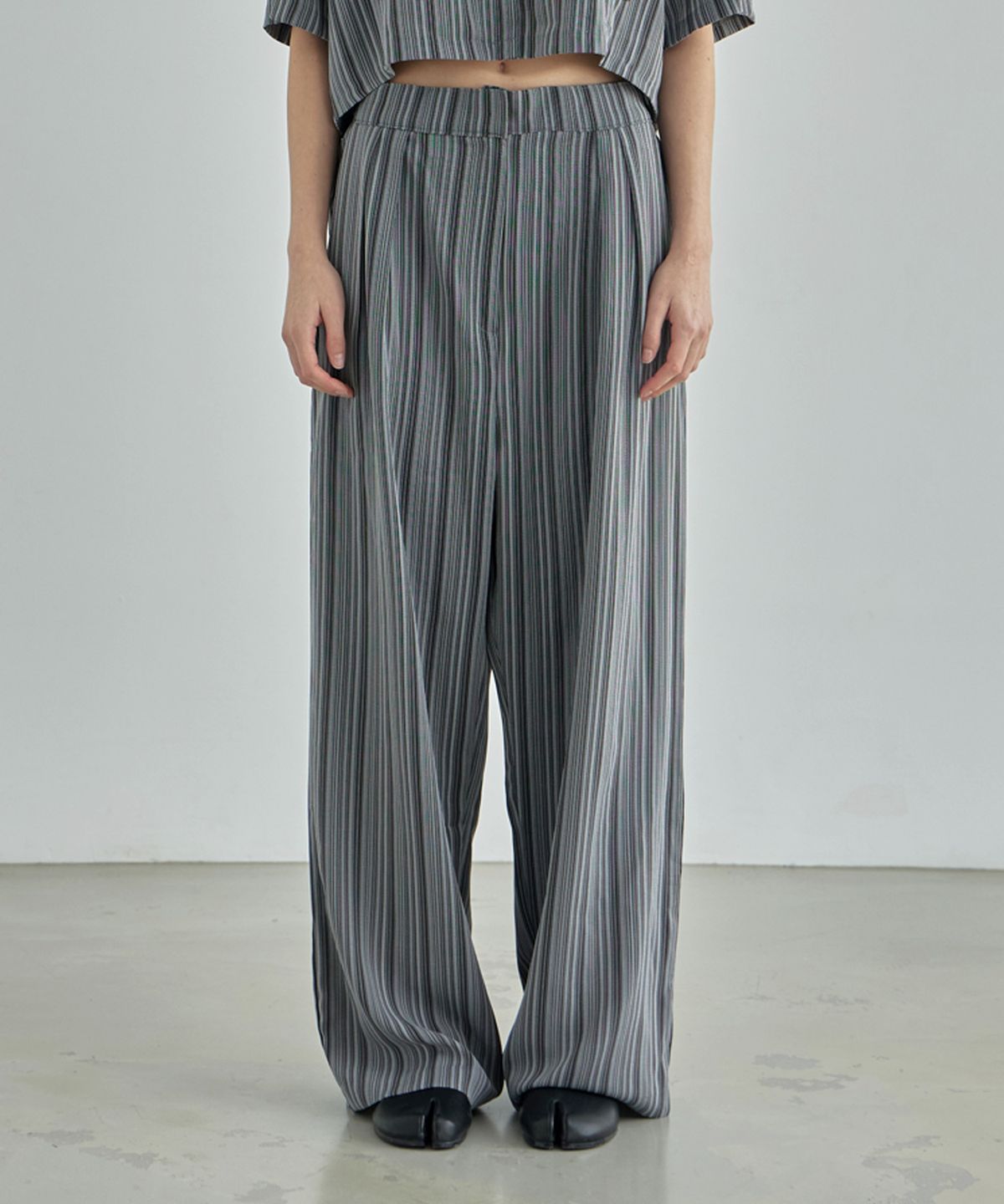 무아르모아(MOIREMOA) dotted S/T wide pants - black