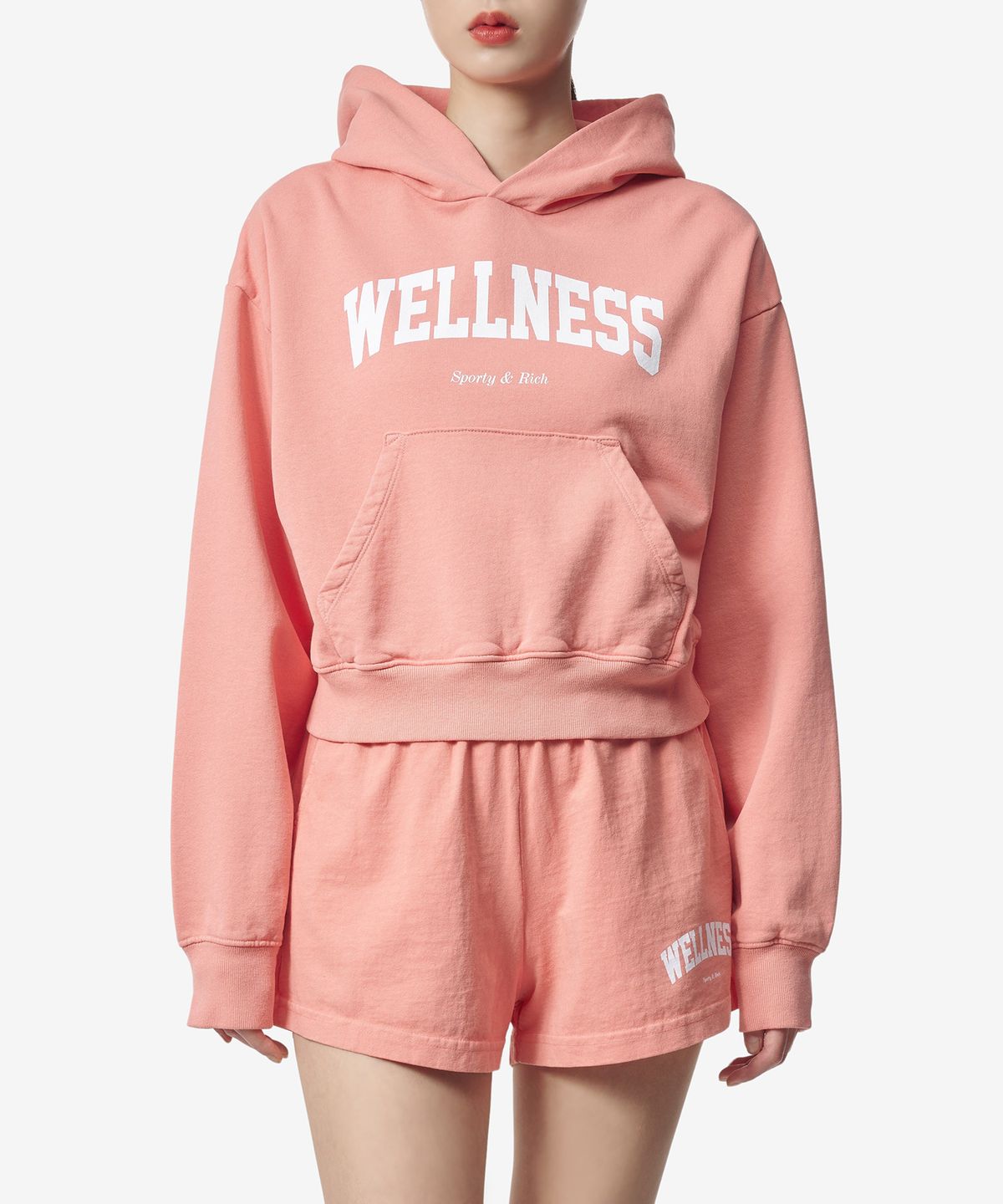 스포티앤리치(SPORTY&RICH) 크롭 웰니스 로고 프린트 후드 - 살몬 / HC881SM