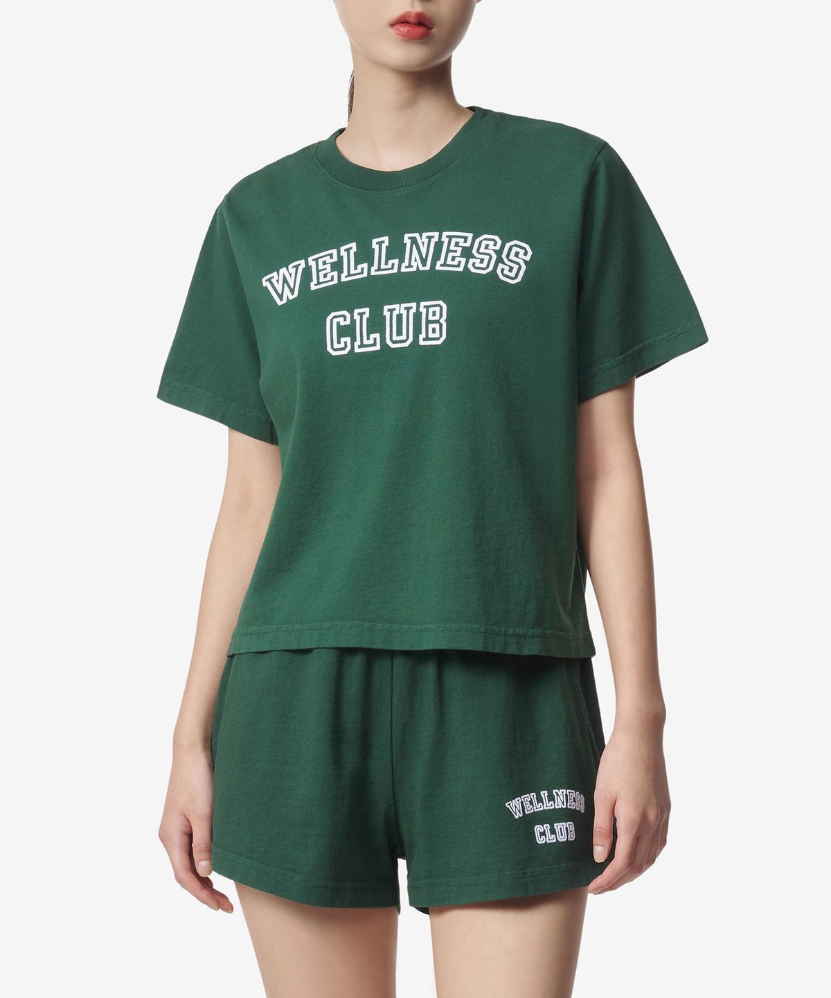 스포티앤리치(SPORTY&RICH) 크롭 웰니스 클럽 로고 반소매 티셔츠 - 그린 / TS874FO