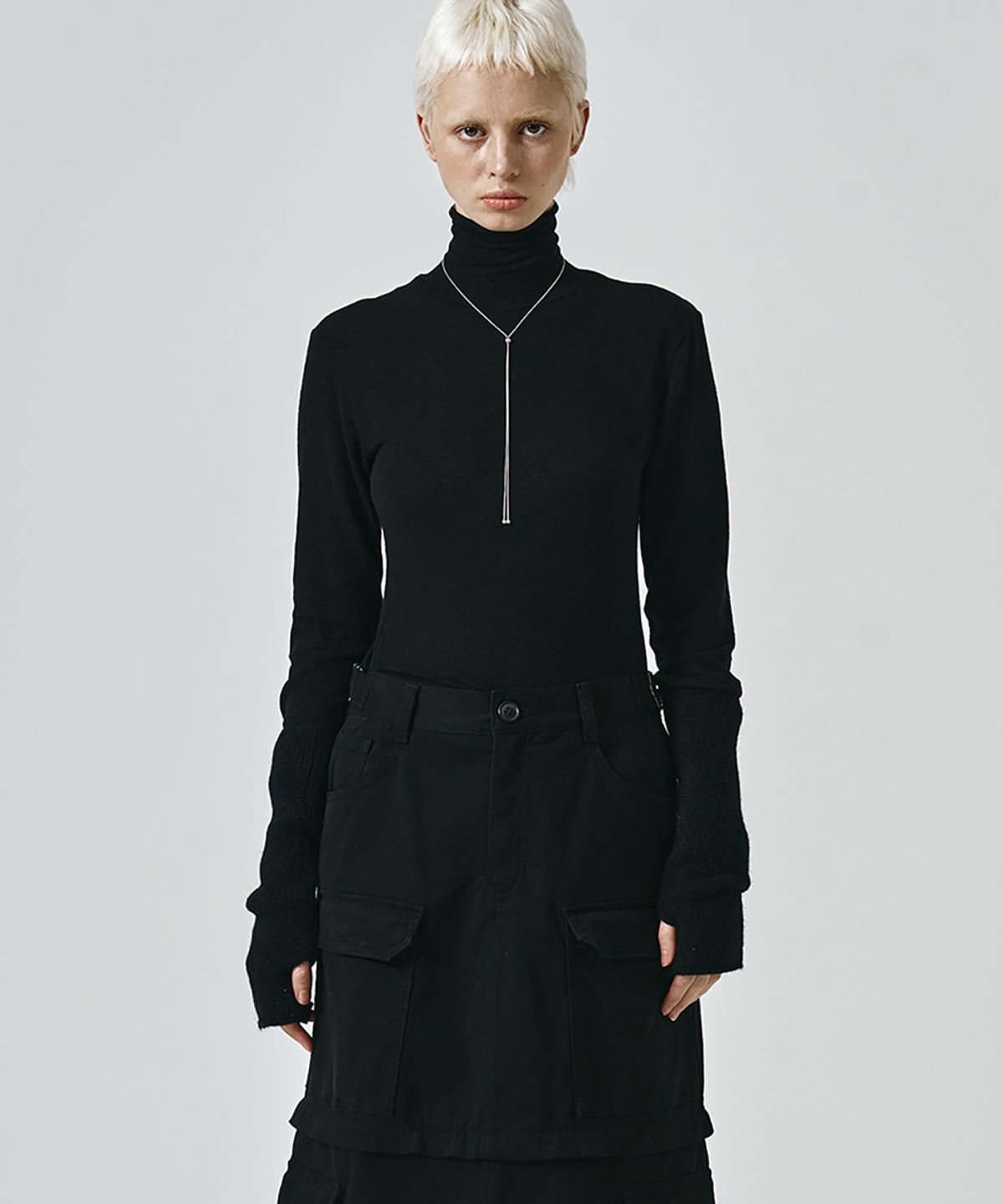 노이어 포 우먼(NOIRER FOR WOMAN) 울 실키 롤 넥 티셔츠 (블랙)